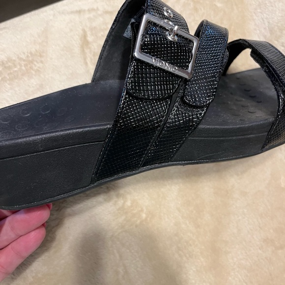 Ladies Vionic sandles - Picture 3 of 8